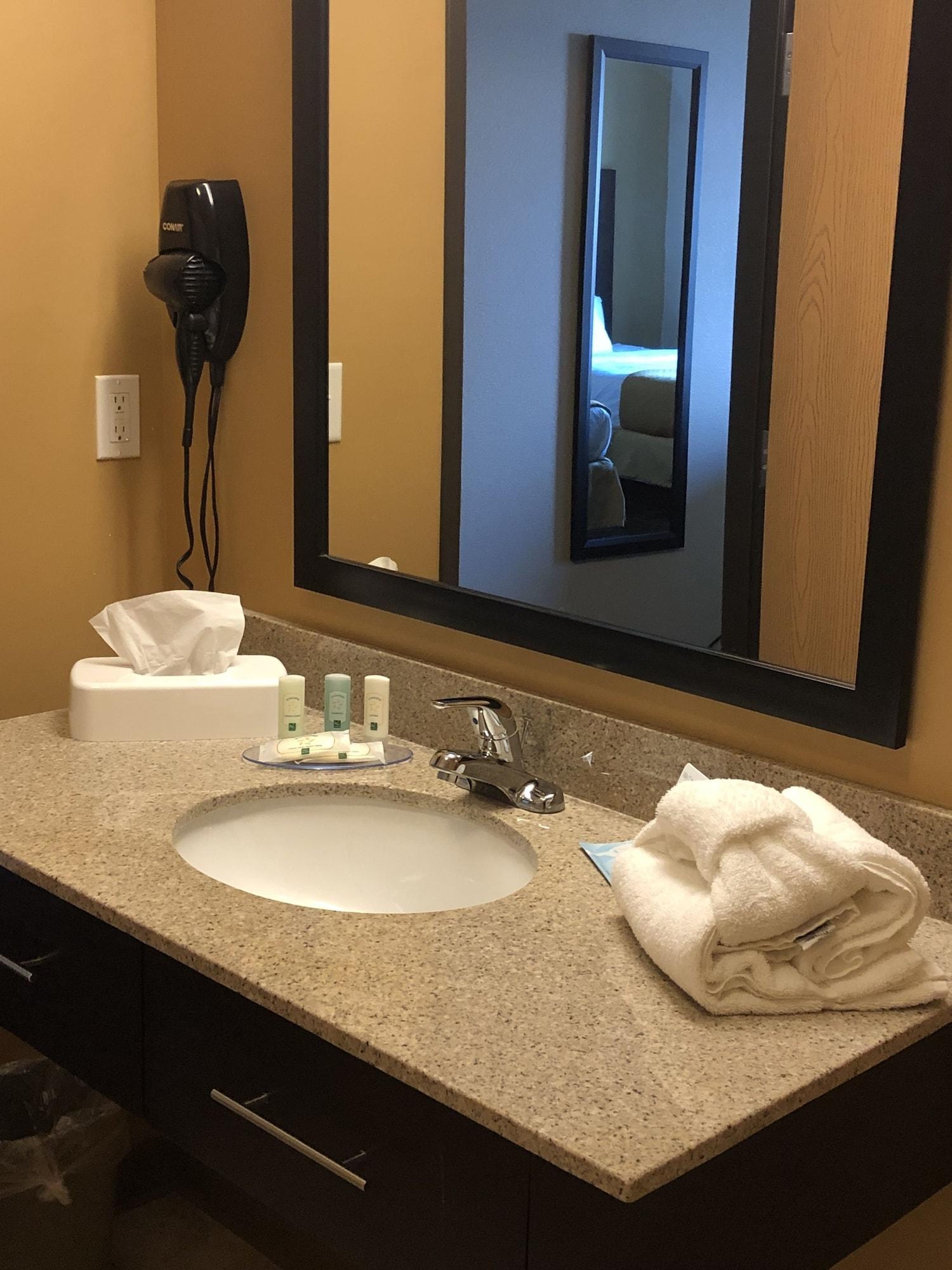 Quality Inn & Suites Minot Exterior foto