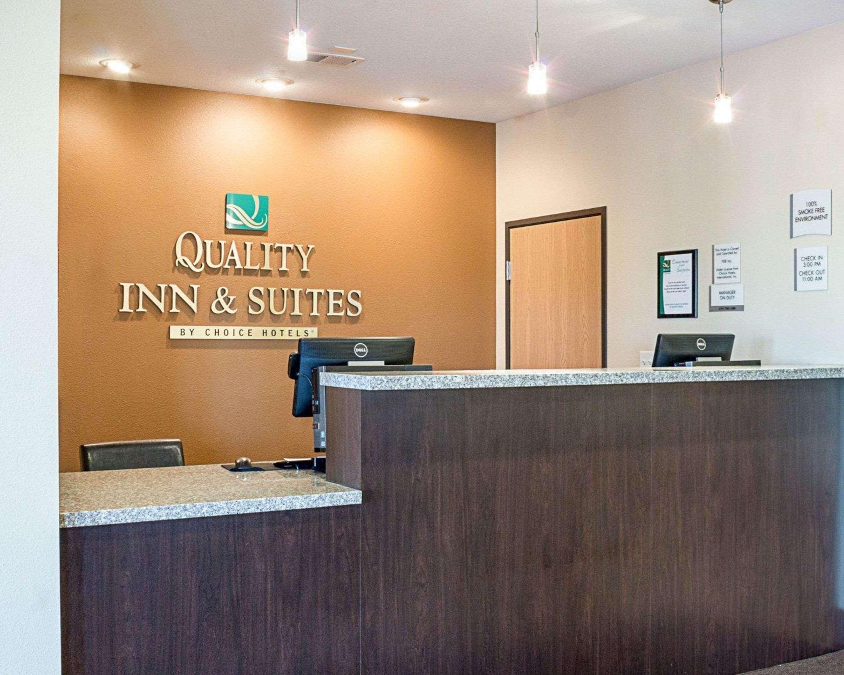 Quality Inn & Suites Minot Exterior foto