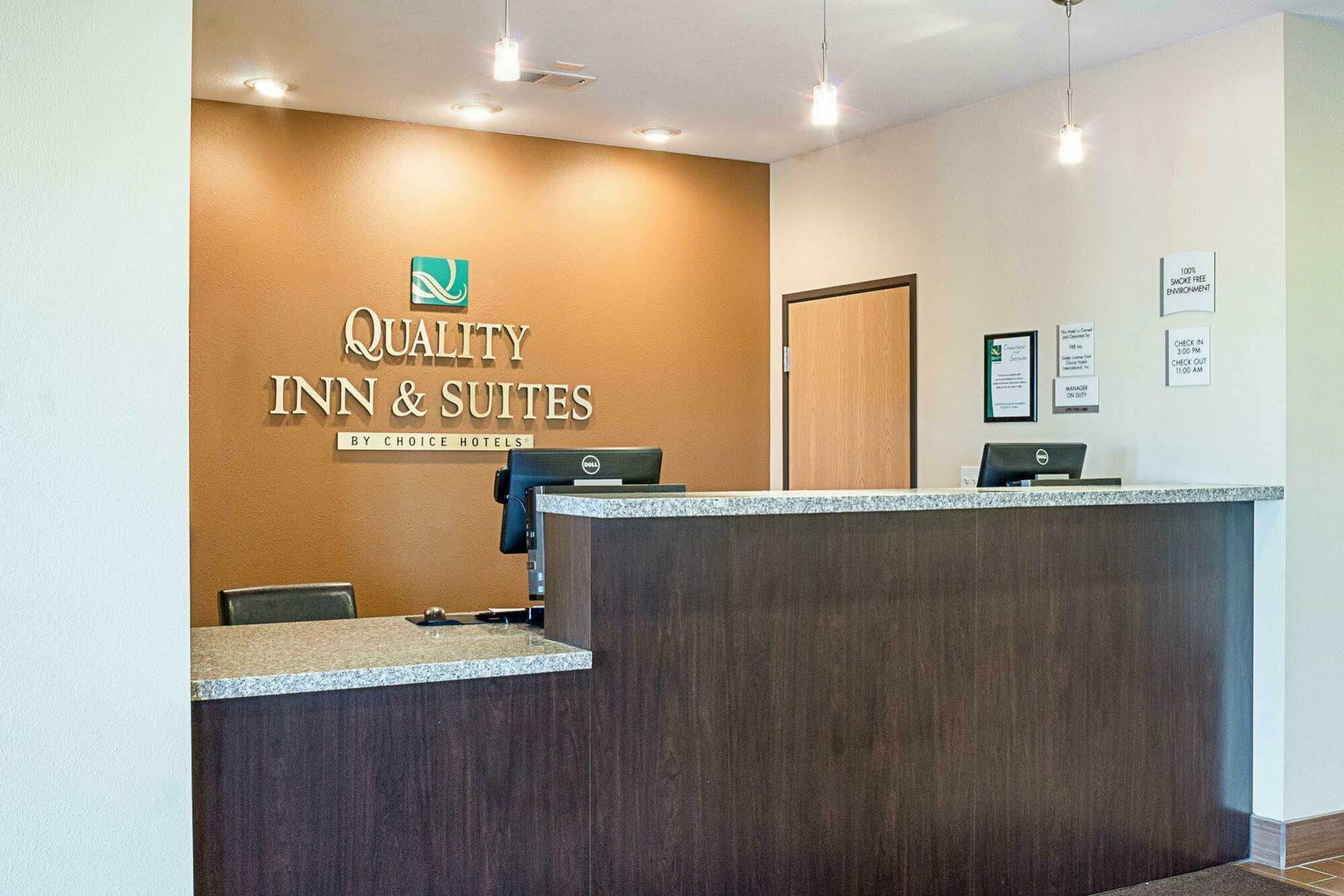 Quality Inn & Suites Minot Exterior foto