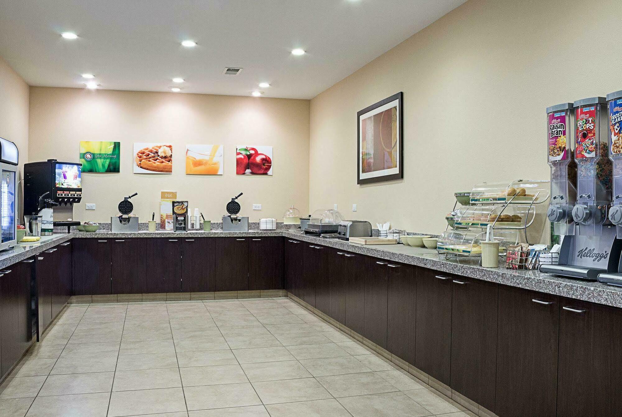 Quality Inn & Suites Minot Exterior foto